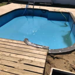 Accessoires indispensables pour l'entretien de votre piscine : produits et outils Decines-Charpieu